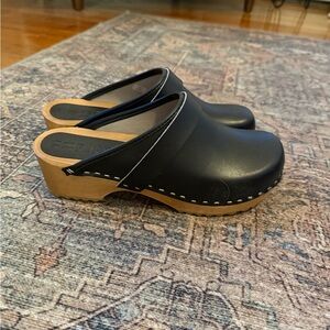 Black Leather Clogs Mule with Wood Heel